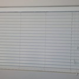 White Wood Venetian – Closed